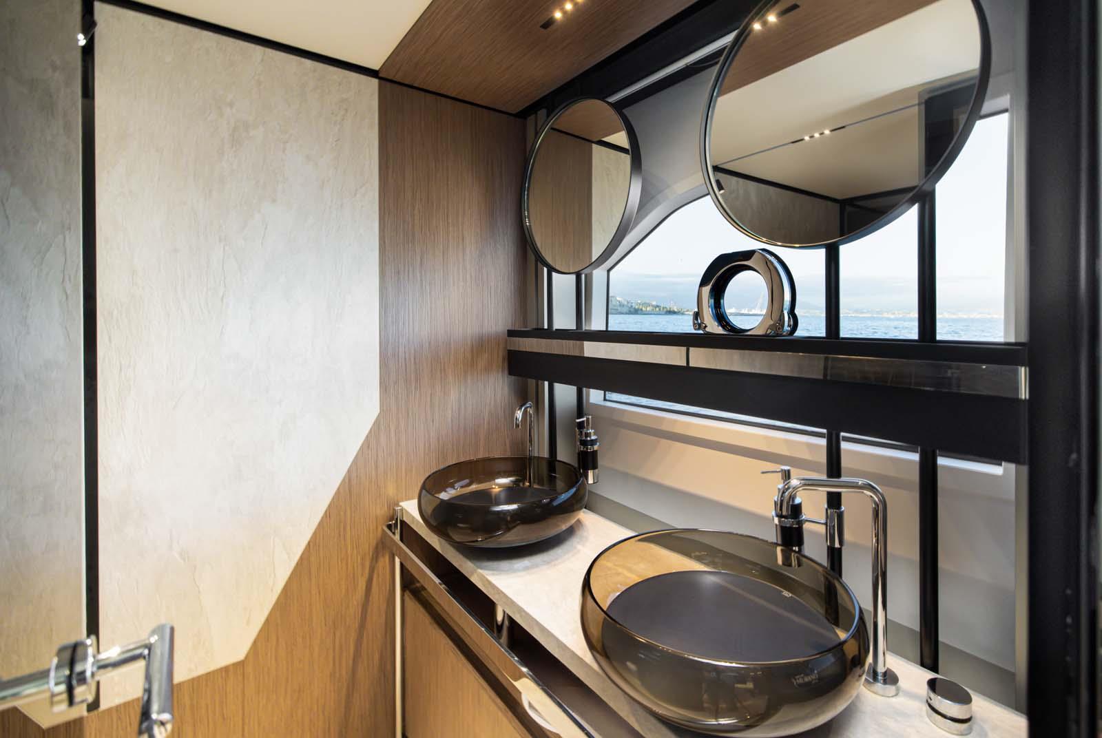 2022 FERRETTI YACHTS 720 